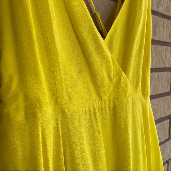 Yellow dress - Picture 7 of 9
